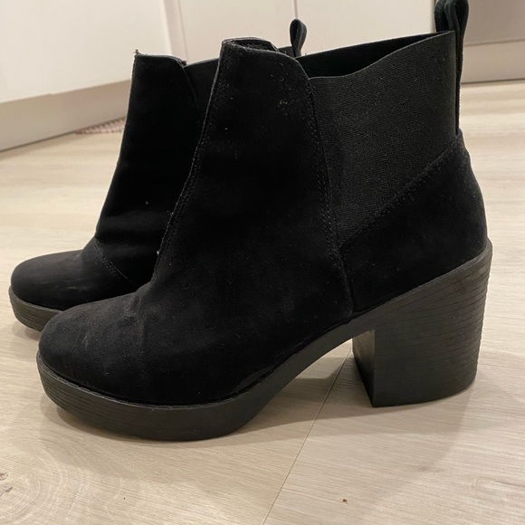 Black Platform Faux Suede Booties Size 39 - Picture 1 of 4